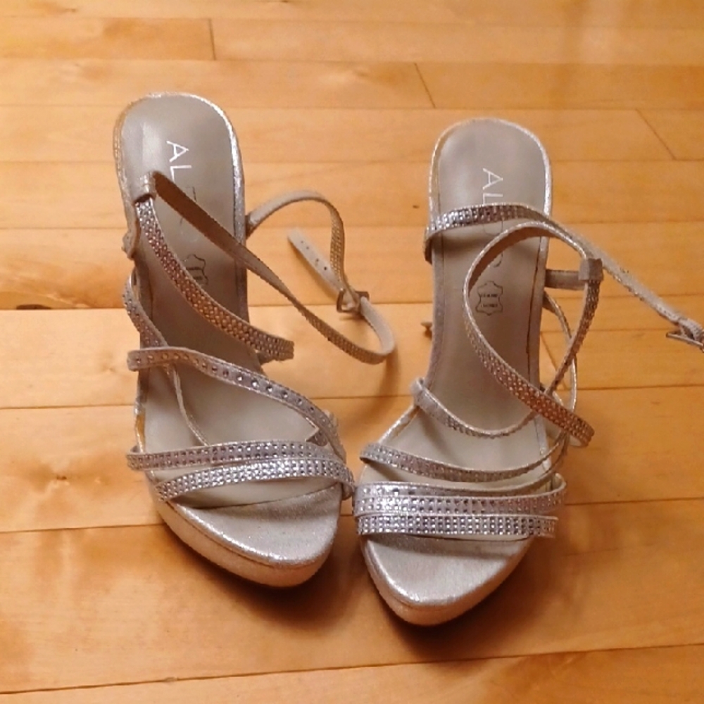 ALDO Silver Strappy Women's Heels size 6